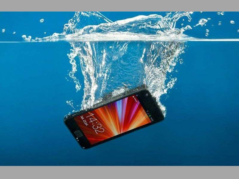 Xử lý nhanh tình trạng iphone bị vô nước hiệu quả