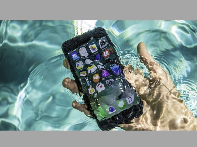 Mách bạn những mẹo “cứu chữa” iPhone dính nước