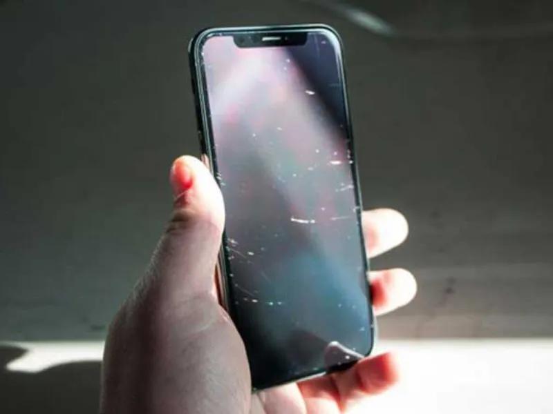 Cách khắc phục màn hình iphone bị xước đơn giản tại nhà