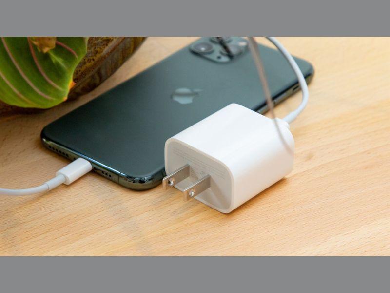 Sạc iPhone 13 Pro Max có chất lượng không? Mẹo sạc iPhone