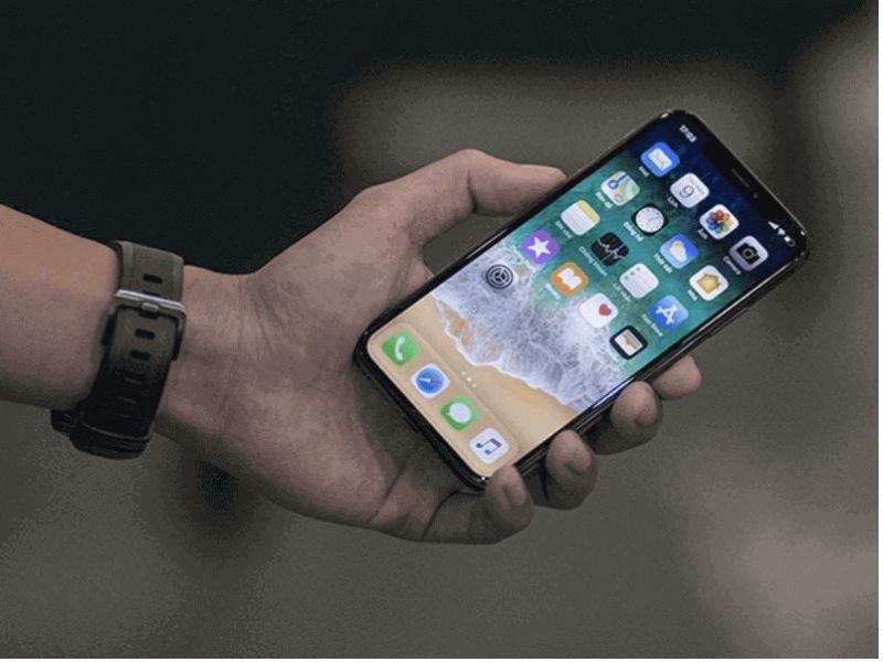 Top 9+ iPhone nhỏ gọn, pin trâu đáng mua nhất 2025