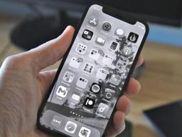 Hướng dẫn sửa lỗi màn hình iPhone bị màu âm bản chi tiết nhất