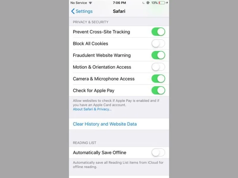 Gạt thanh công tắc sang chế độ OFF để bật cookie trên điện thoại iPhone