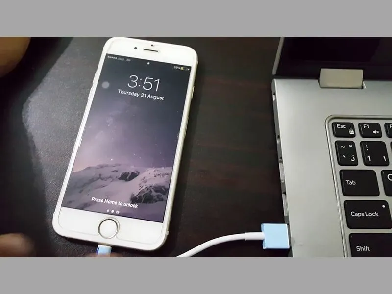 Cách chuyển danh bạ từ iPhone sang iPhone qua cap sạc