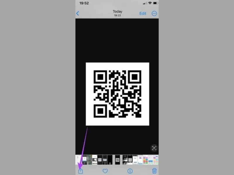 Nhấn vào nút chia sẻ để tìm đến phím tắt quét mã qr cần thiết