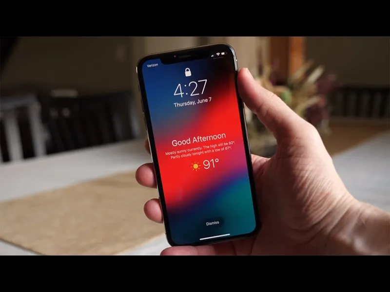 Đồng hồ khóa màn hình iPhone