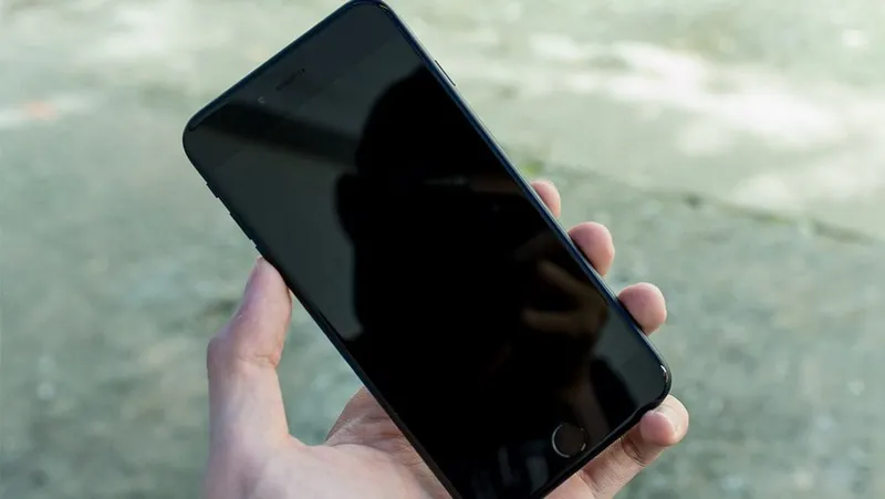 iPhone tự tắt màn hình do đâu?