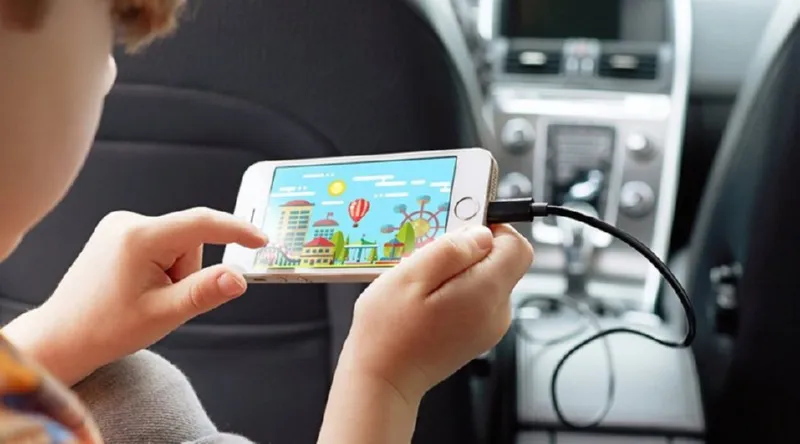 Không nên sử dụng điện thoại trong lúc sạc