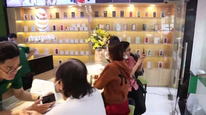 Di Động Xanh chuyên ép kính iphone đà nẵng chuyên nghiệp