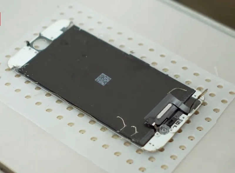 ban nhiet khi ep kinh iphone