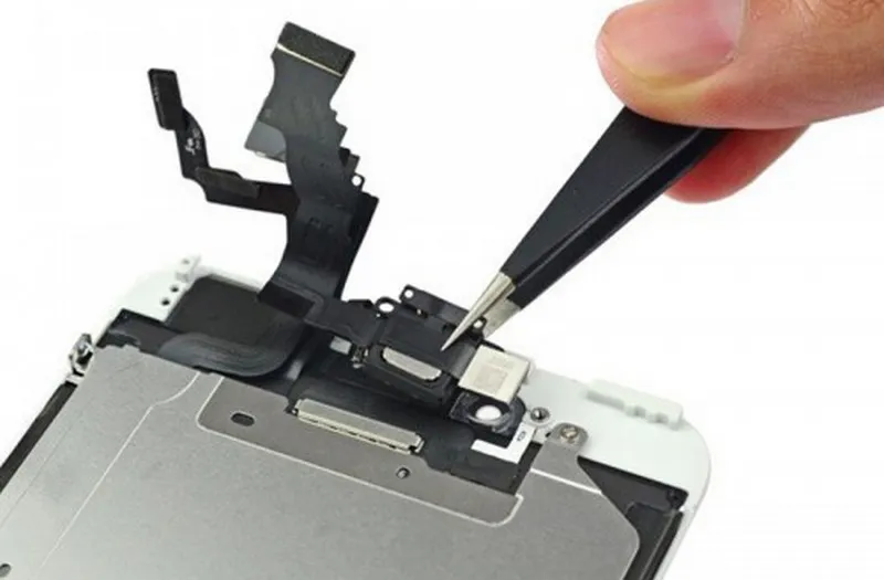 thay loa trong iphone tai di dong xanh