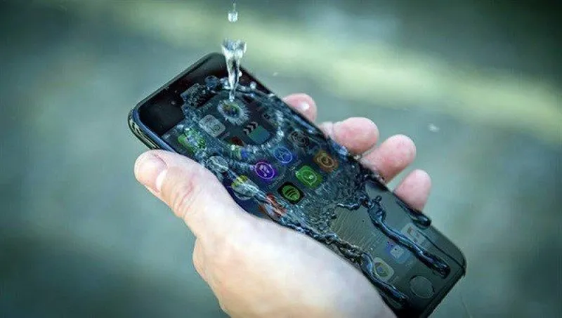 iphone bi dinh nuoc