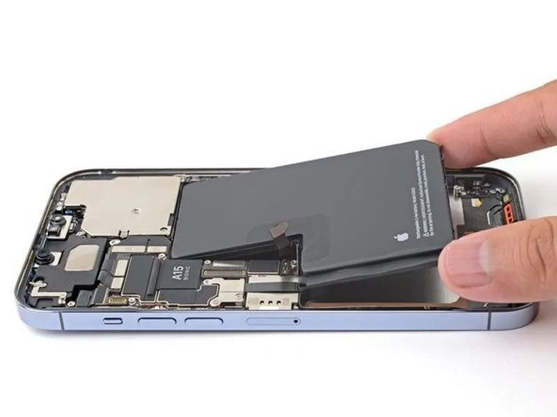 Thay pin iPhone 13 Pro khi có hư hại ảnh hưởng đến việc sử dụng