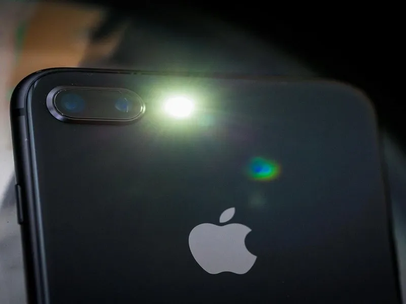 Bật đèn flash khi có cuộc gọi đến iPhone có tác dụng gì?