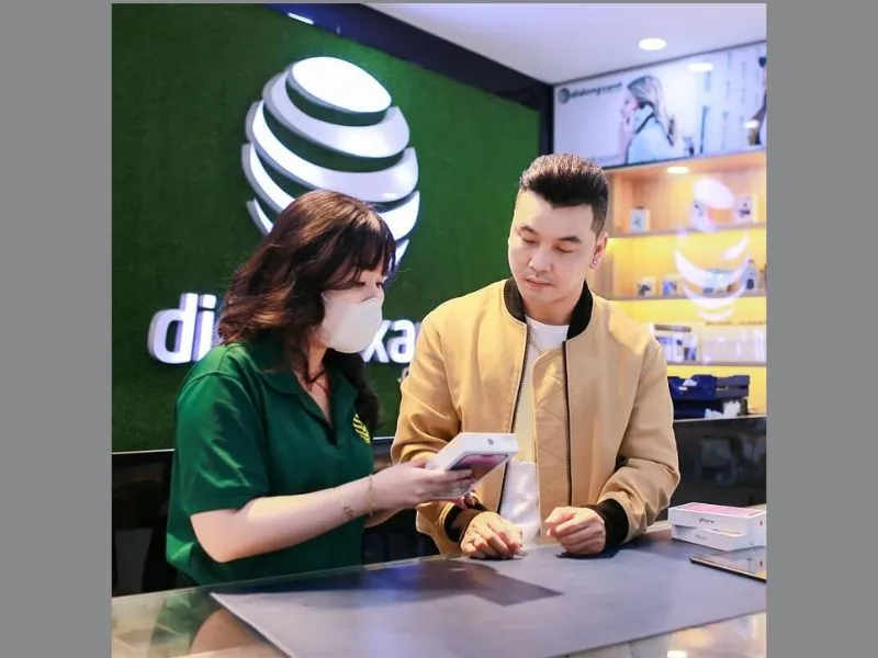 “Ông Hoàng Vpop một thời” lựa chọn hình thức Trade-in thu cũ lên đời máy mới tại Di Động Xanh để tiết kiệm chi phí
