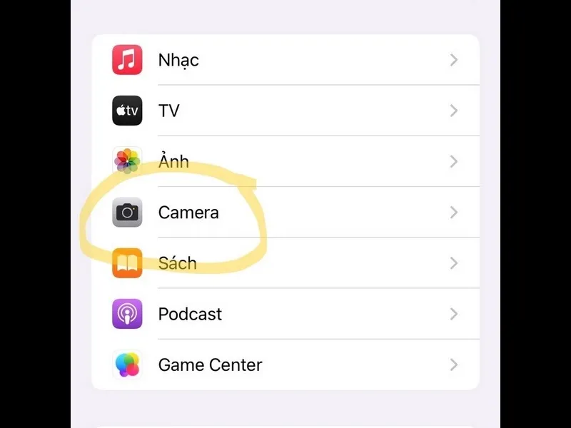 Vào camera sau đó bấm để tắt Auto Macro và Lens Correction