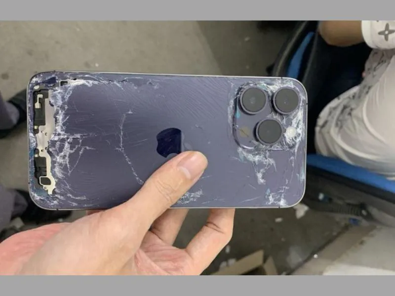 Rơi vỡ cũng có thể làm nguyên nhân khiến iPhone xuất hiện lỗi Panic Full
