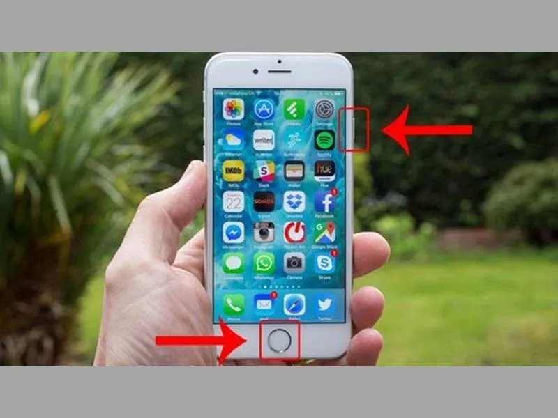 Cách reset iPhone bằng phím cứng - Nhấn giữ nút Home và nguồn để reset