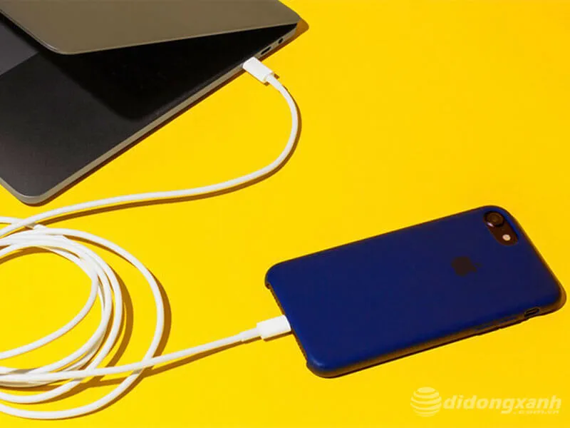 Cách sạc pin đúng cách là hạn chế sạc cổng USB