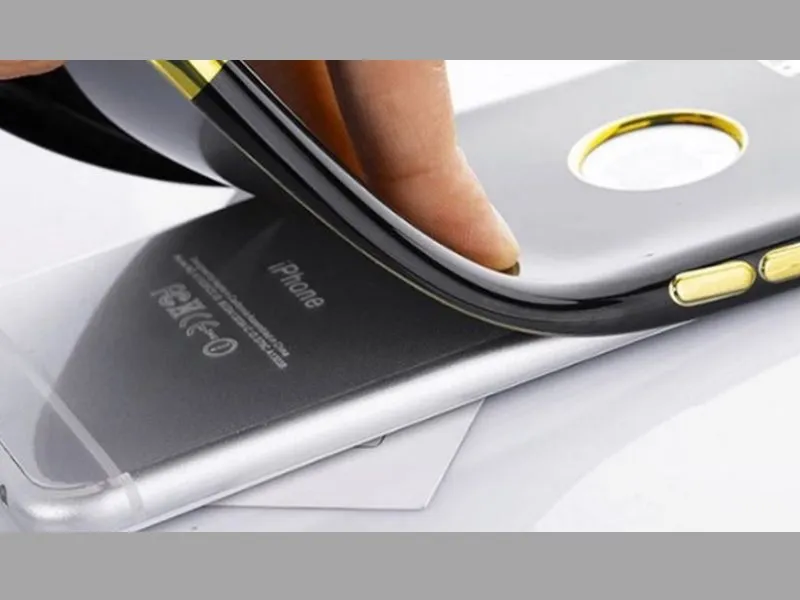 Tháo ốp khi sạc pin iPhone 12 pro max 