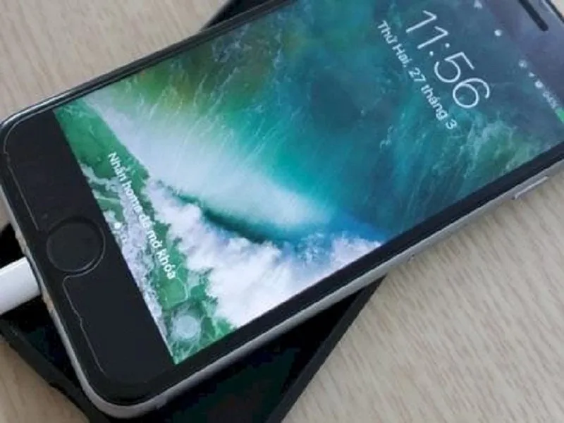 Cách sạc pin nhanh cho iPhone nên tháo ốp lưng