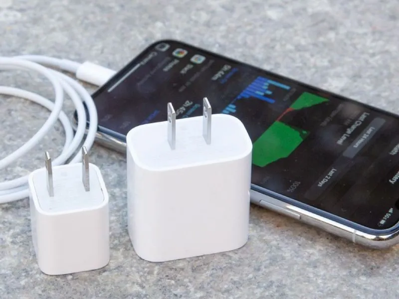 Sử dụng bộ sạc iPhone không chính hãng