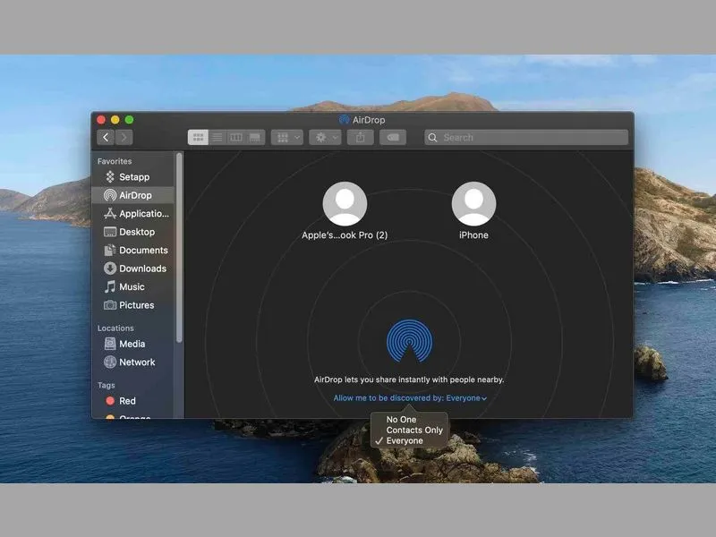 Kích hoạt tính năng Airdrop trên Macbook của bạn để truyền hình ảnh 