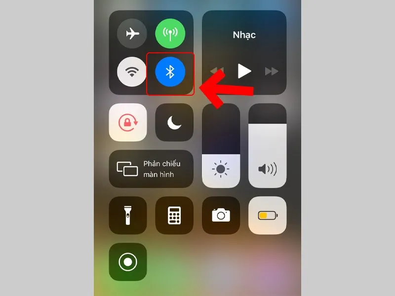 Bật Bluetooth - Chia sẻ wifi trên iphone