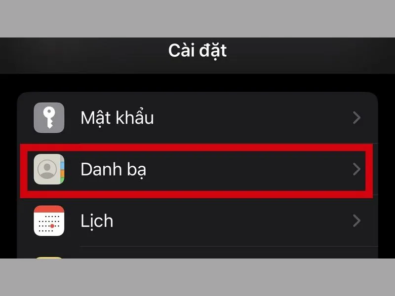 Chọn Danh bạ trong menu Cài đặt iPhone của bạn