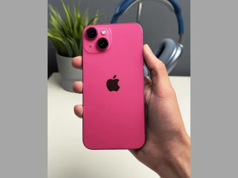 Màu hồng đậm được dự đoán là sẽ xuất hiện trên bảng màu của iPhone 15
