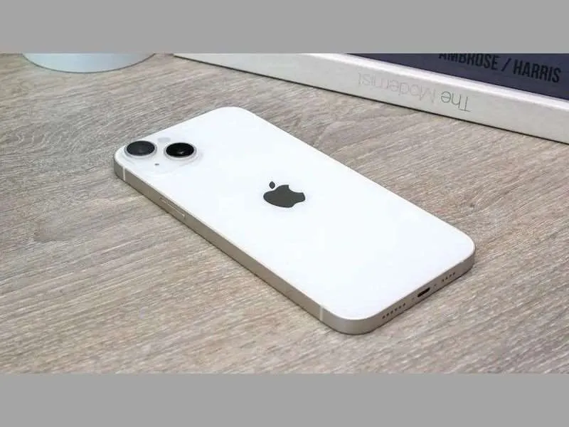 iphone 15 co may mau va cau tra loi