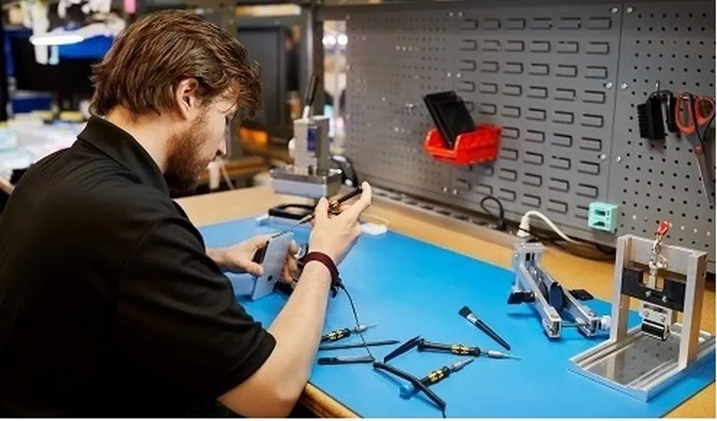 Đến ngay cửa hàng để sửa và thay pin iPhone
