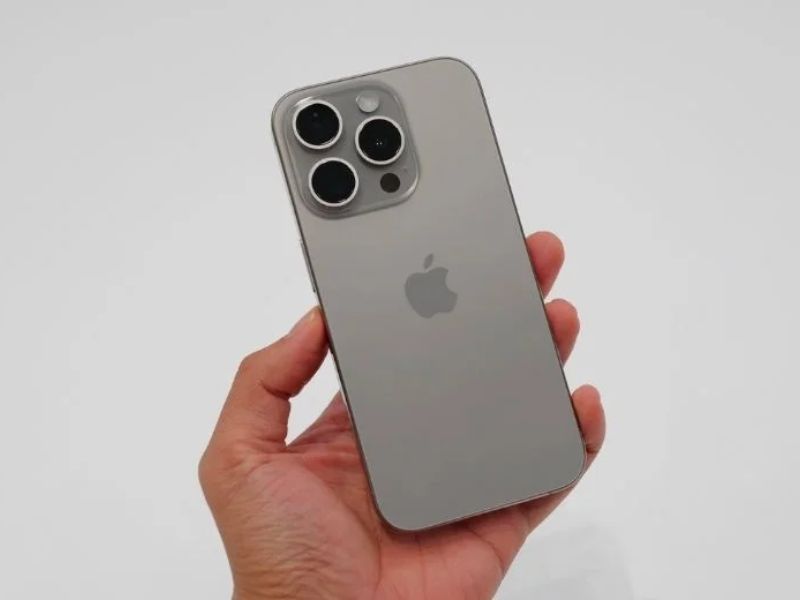 Cụm camera sau iPhone 15 Pro hàng 99%