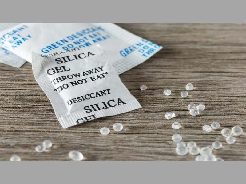 Các gói chống ẩm giúp hút ẩm 