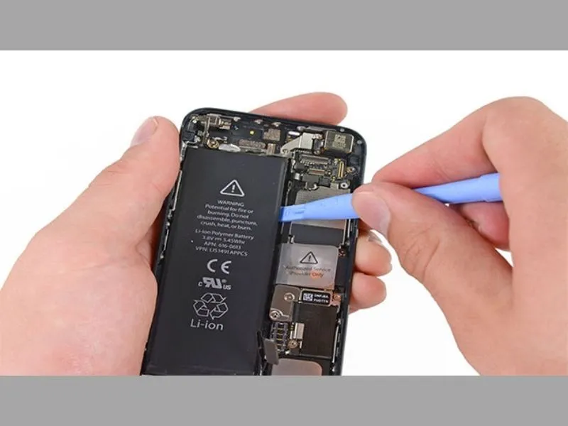 Pin hỏng khiến iphone cắm sạc không vào điện