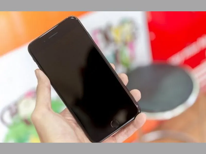 Làm khô iPhone dính nước từ bên trong máy 