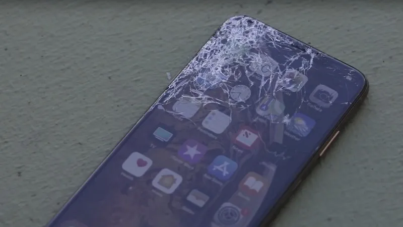 Cách giải quyết màn hình iPhone bị trầy xước