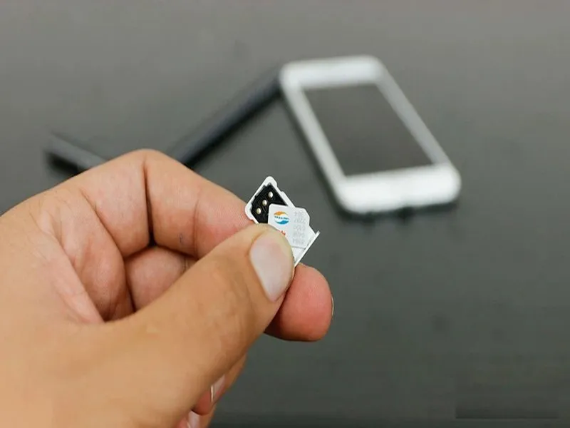 Làm sao để biết iphone lock? Hãy mở khay sim