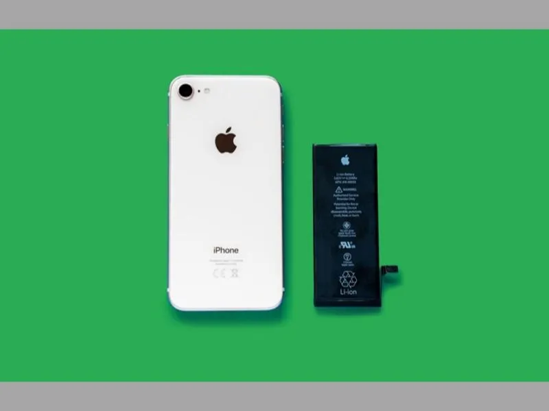 Thay pin mới tránh lỗi iPhone tự tắt nguồn