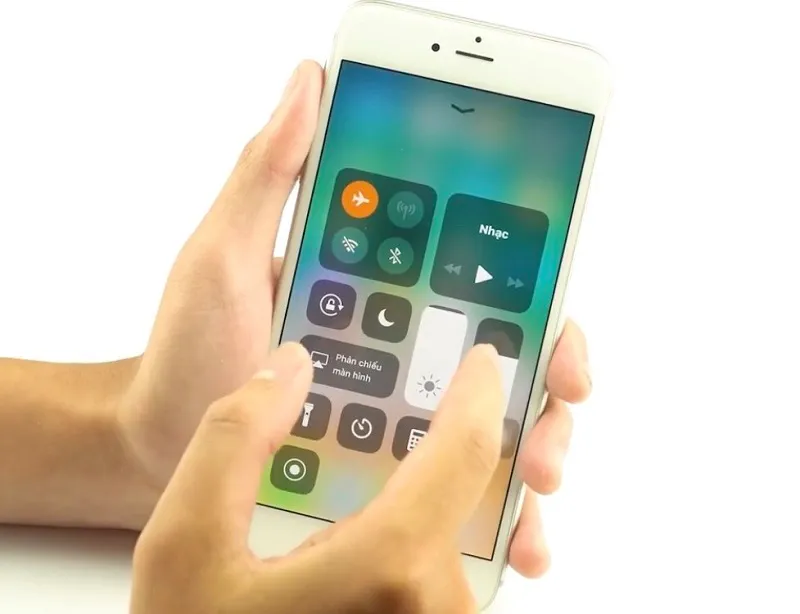 Bật chế độ máy bay trên điện thoại