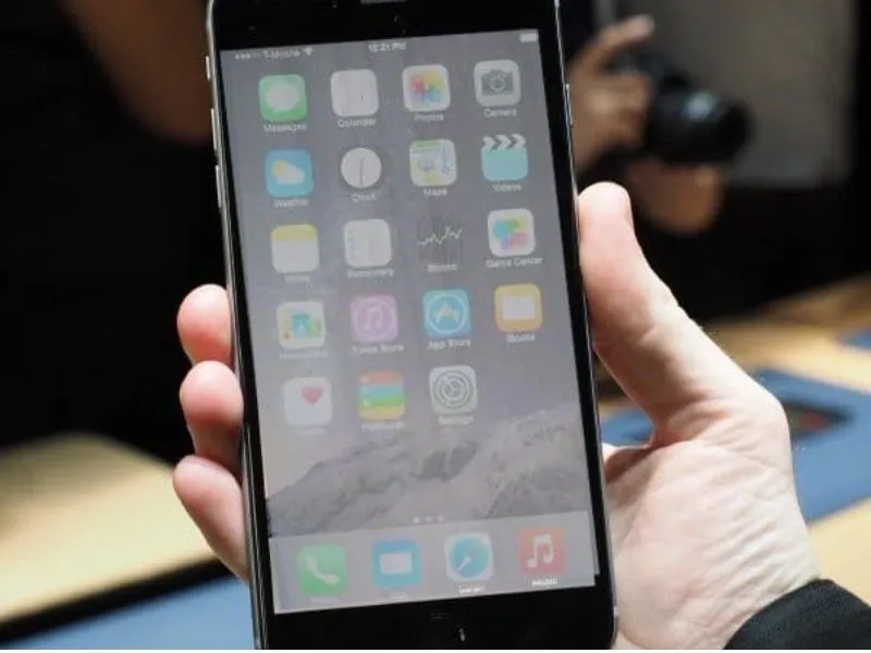 Màn hình iPhone bị mờ