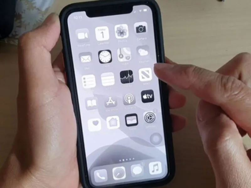 Lý do Màn hình iPhone bị mờ
