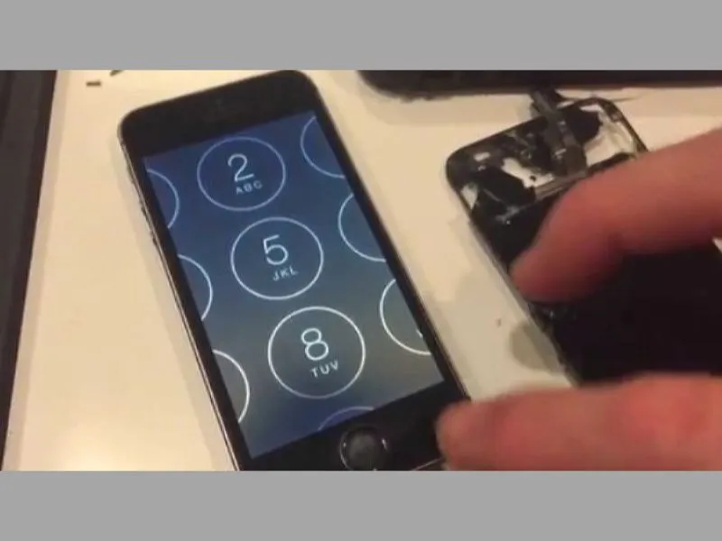 iPhone bị phóng to màn hình khóa phải làm sao