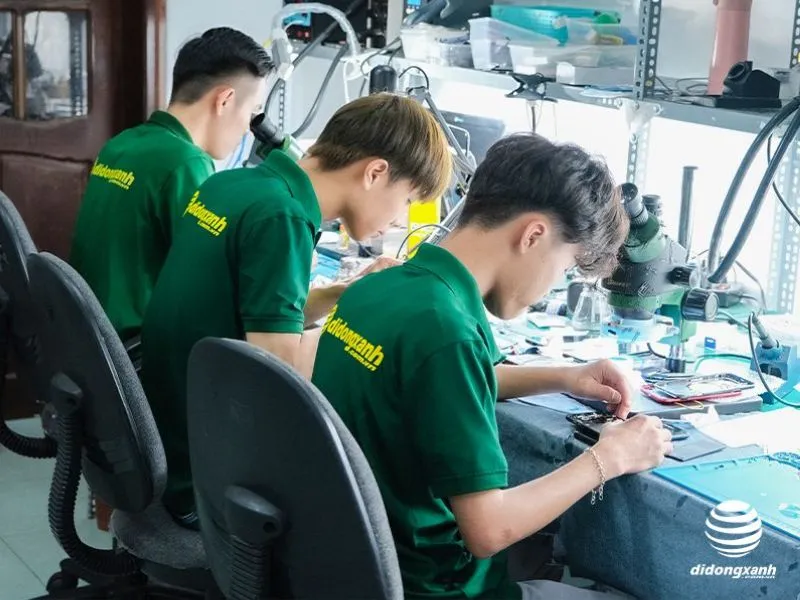 Hãy mang máy đến Di Động Xanh sửa lỗi màn hình iPhone bị vàng