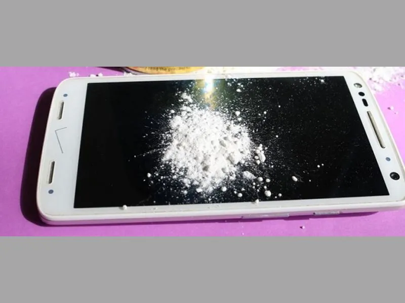 Xử lý màn hình iPhone bị xước nhẹ