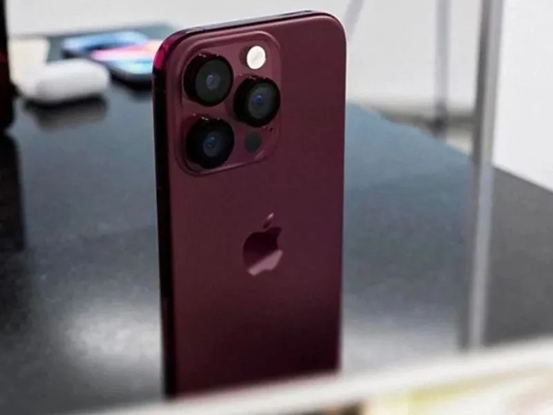 Gam màu đỏ đậm của mẫu iPhone 15 Pro Max