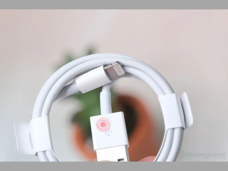 Phân biệt sạc zin iPhone là gấp vào không bị gãy