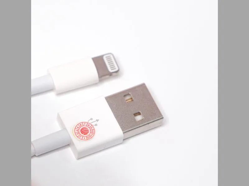 Phân biệt sạc zin iPhone qua thiết kế