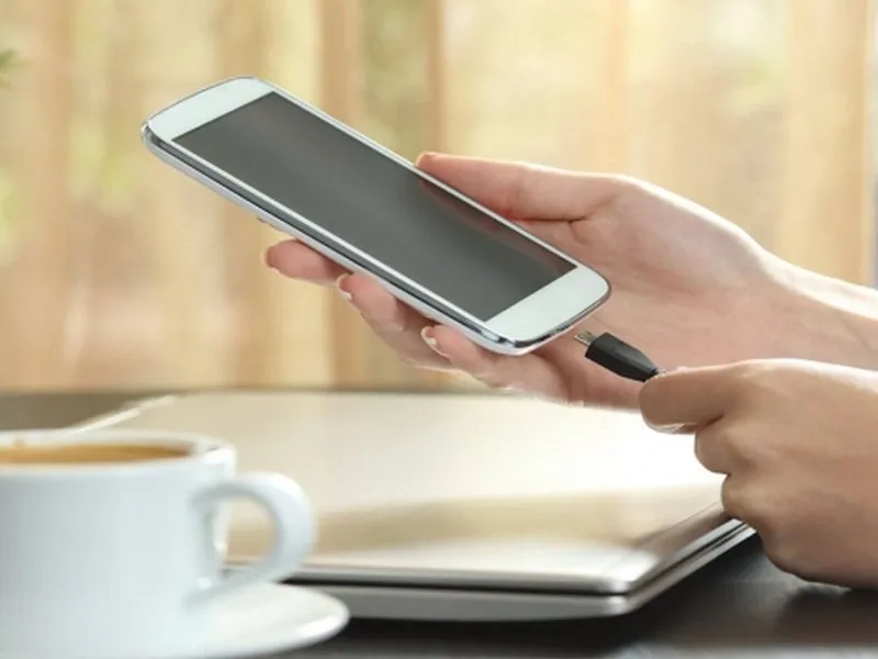 Mẹo hay khi sạc iPhone bằng máy tính