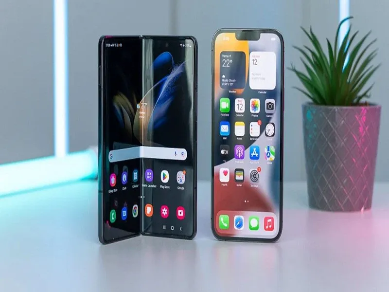 So sánh iPhone 14 và Samsung ZFlip 4